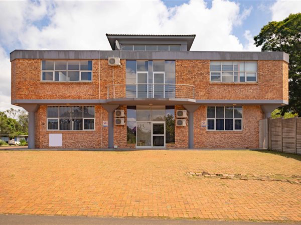 584  m² Commercial space