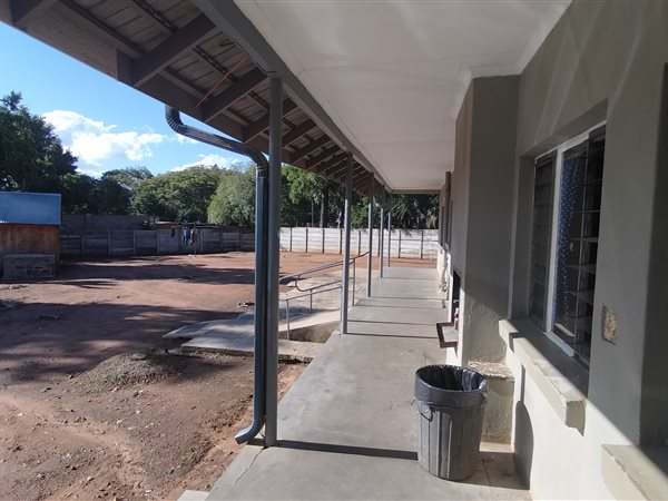 330  m² Commercial space