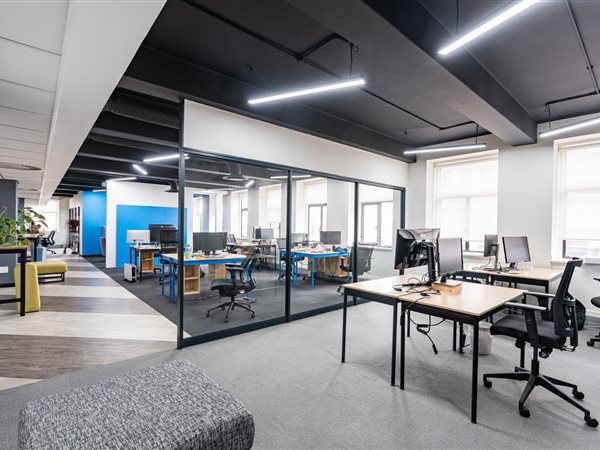 443  m² Commercial space