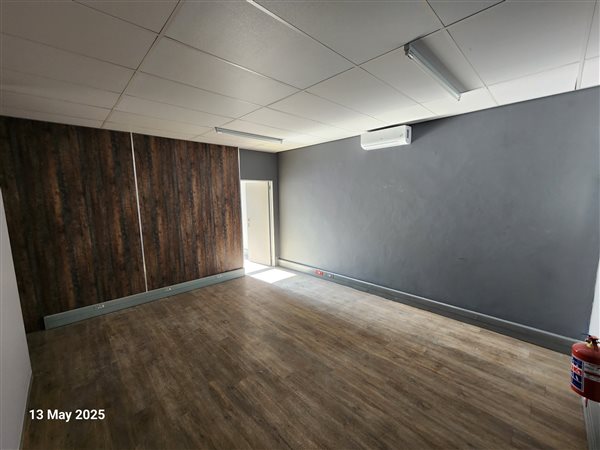 104  m² Commercial space