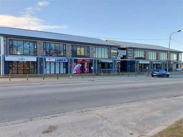 105  m² Commercial space