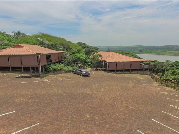 654  m² Commercial space