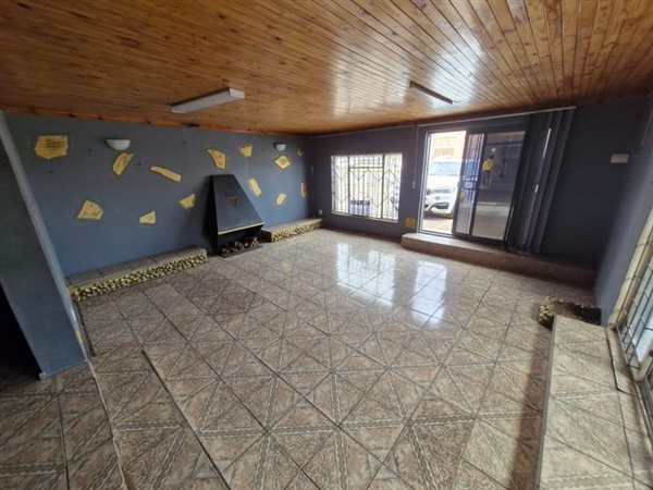 565  m² Industrial space