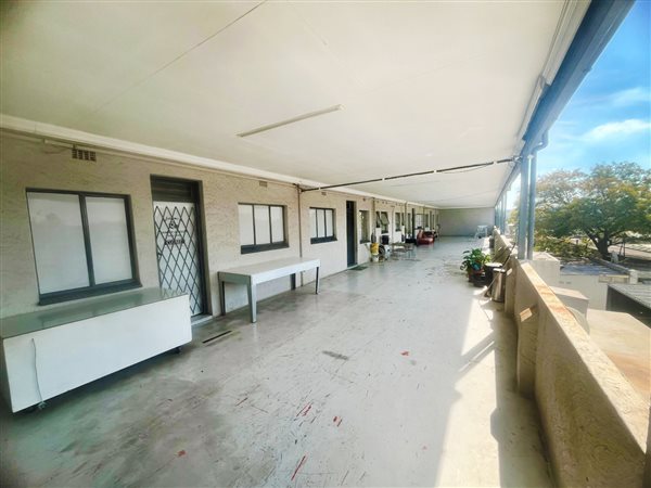 861  m² Commercial space