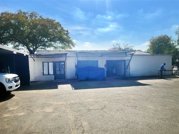 861  m² Commercial space