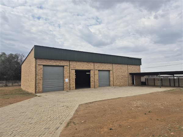 295  m² Commercial space