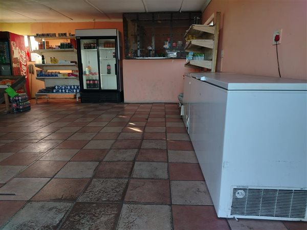 195  m² Retail Space