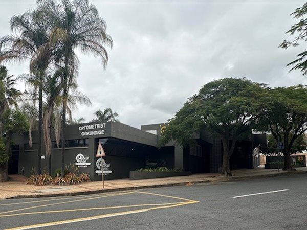 105  m² Commercial space