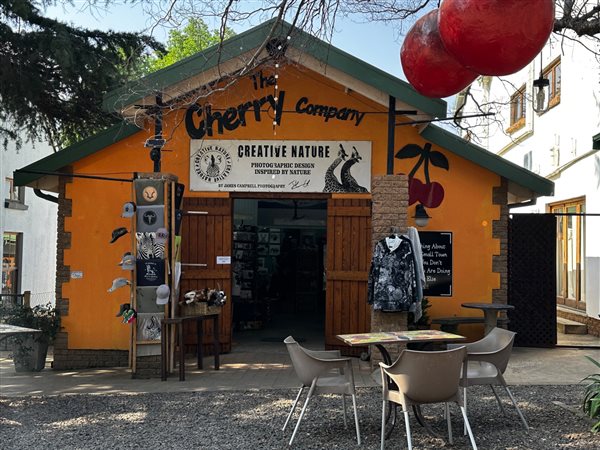 900  m² Commercial space