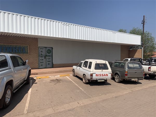 1 040  m² Commercial space