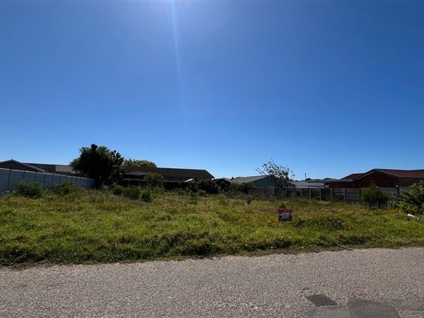 675 m² Land