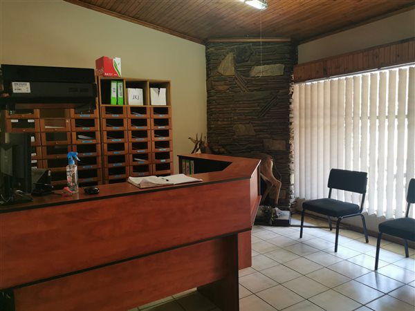 236  m² Commercial space