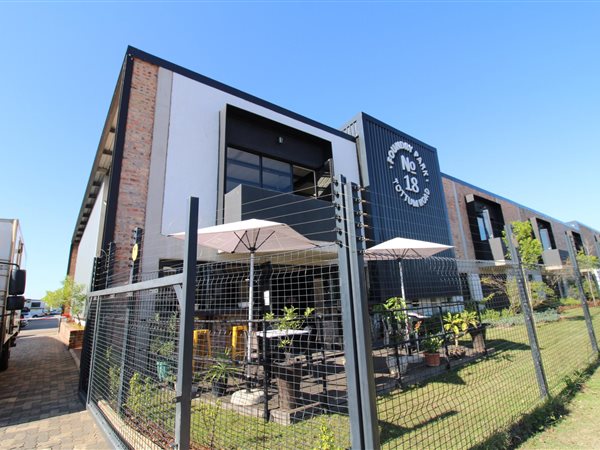 338  m² Industrial space