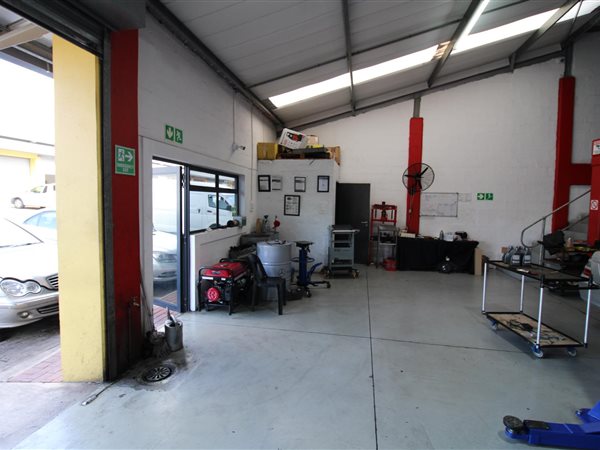 164  m² Industrial space