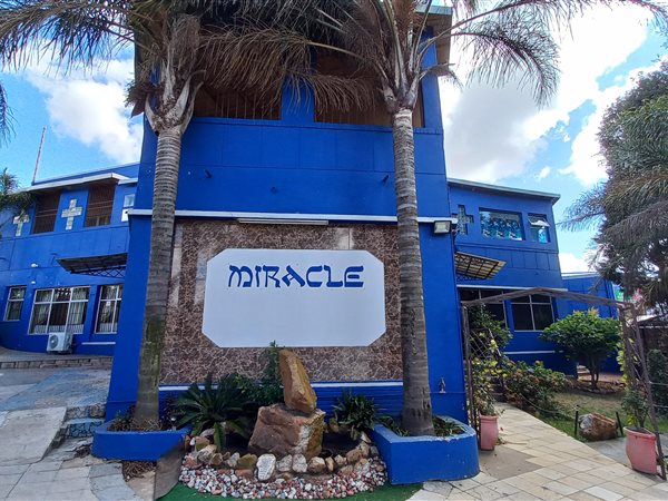 796  m² Commercial space